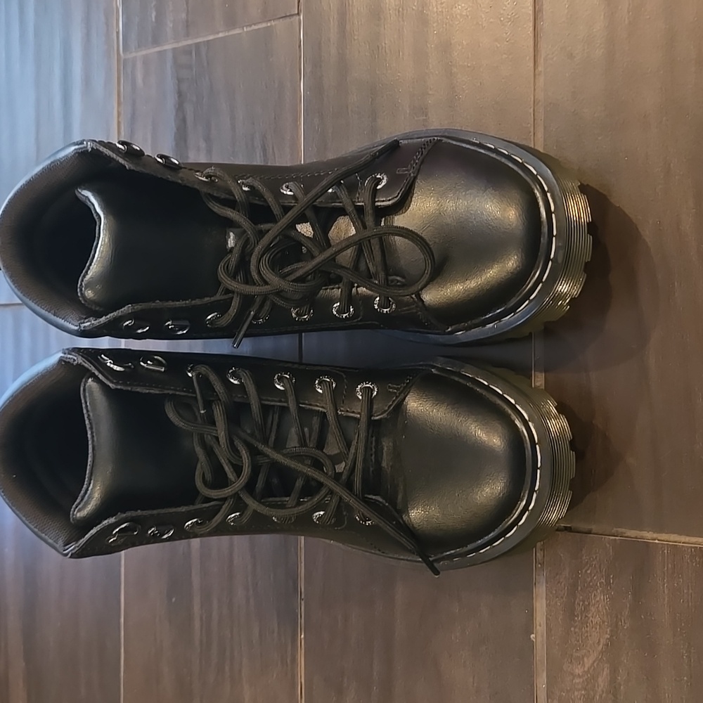 DR. Martens Faora Boots NWOT Sz USL 9 - Picture 7 of 10